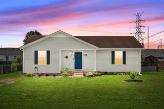 712 Carbondale Dr, Oak Grove, KY 42262