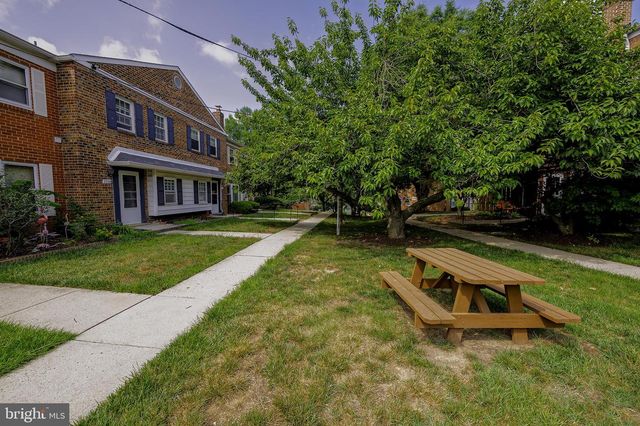 7950 LAKECREST DR, Greenbelt, MD 20770