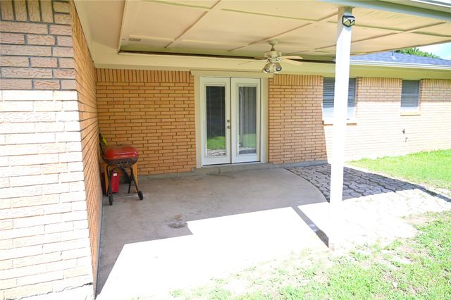 1352 Simpson Drive, Hurst, TX 76053
