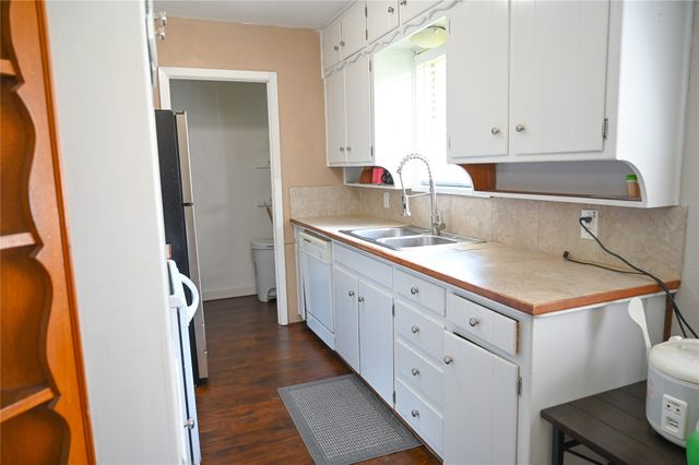 1352 Simpson Drive, Hurst, TX 76053