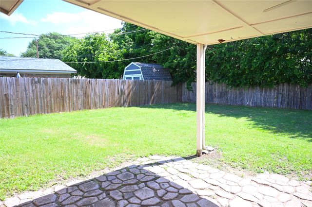 1352 Simpson Drive, Hurst, TX 76053
