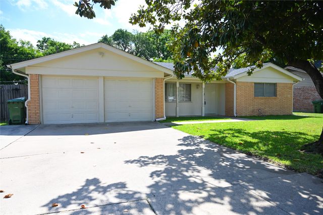 1352 Simpson Drive, Hurst, TX 76053