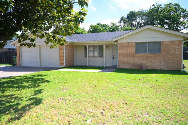 1352 Simpson Drive, Hurst, TX 76053
