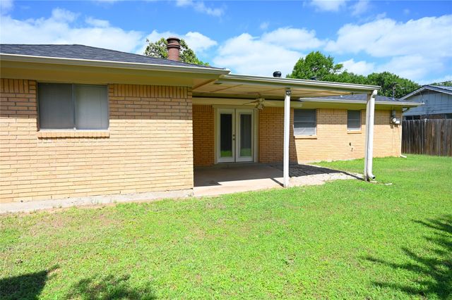 1352 Simpson Drive, Hurst, TX 76053