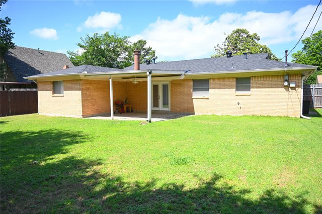 1352 Simpson Drive, Hurst, TX 76053