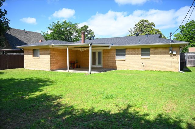 1352 Simpson Drive, Hurst, TX 76053