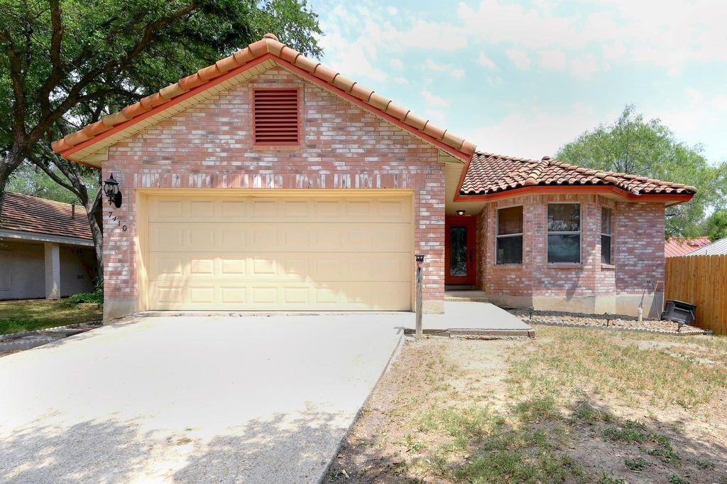 7410 Tom Watson CT, San Antonio, TX 78244