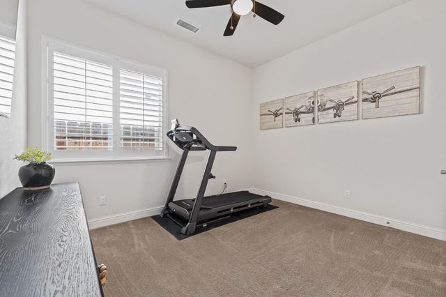 6635 W Kadota Avenue, Fresno, CA 93723