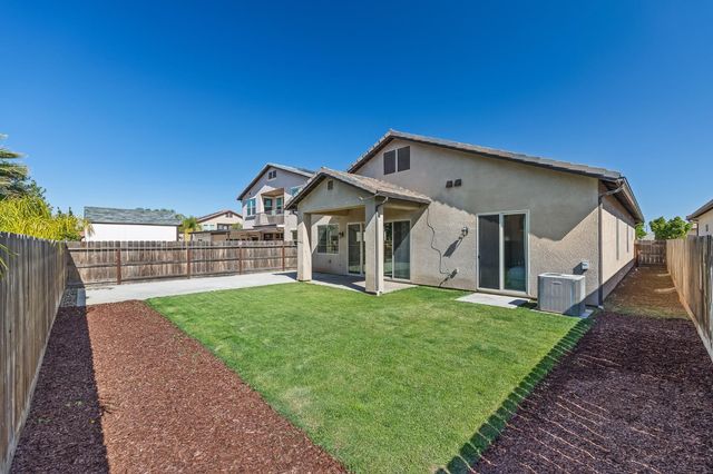 6635 W Kadota Avenue, Fresno, CA 93723