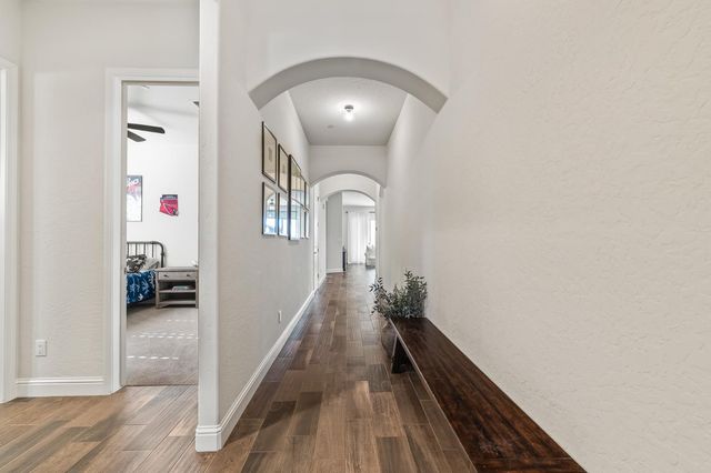6635 W Kadota Avenue, Fresno, CA 93723