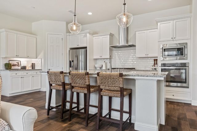 6635 W Kadota Avenue, Fresno, CA 93723
