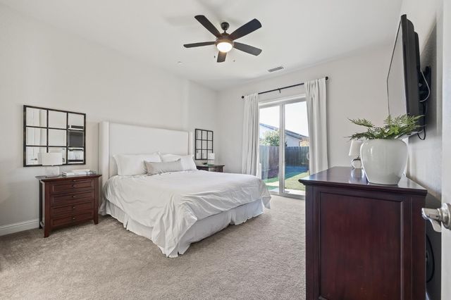 6635 W Kadota Avenue, Fresno, CA 93723