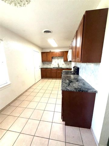 2919 NW Euclid Ave, Lawton, OK 73538