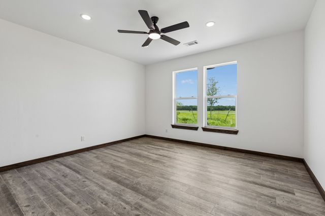 835 Club Lake Road, Whitesboro, TX 76273