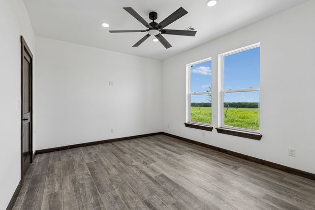 835 Club Lake Road, Whitesboro, TX 76273