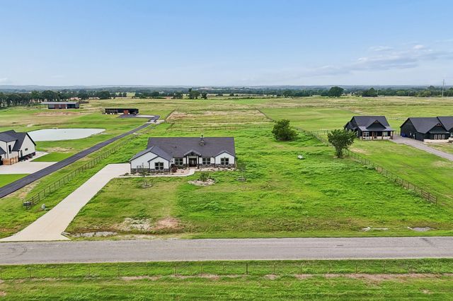 835 Club Lake Road, Whitesboro, TX 76273