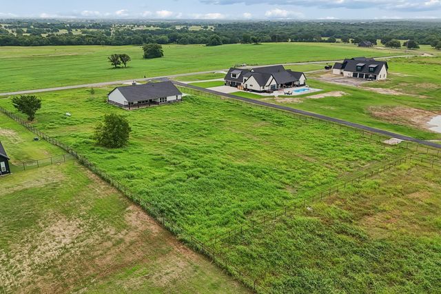 835 Club Lake Road, Whitesboro, TX 76273