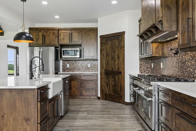 835 Club Lake Road, Whitesboro, TX 76273