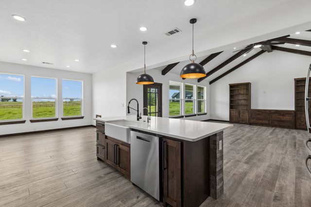 835 Club Lake Road, Whitesboro, TX 76273