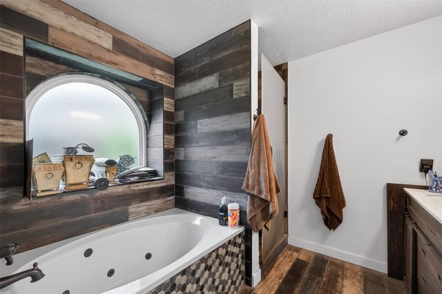 606 Oak Hill Drive, Kemah, TX 77565