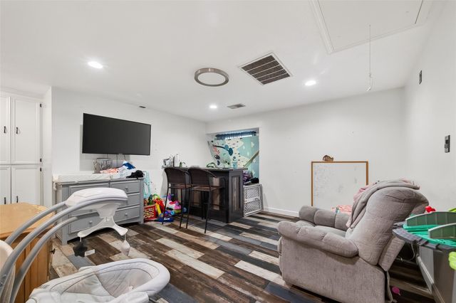 606 Oak Hill Drive, Kemah, TX 77565