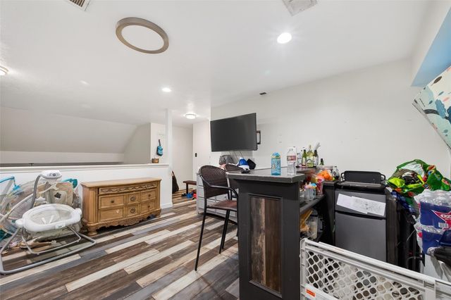 606 Oak Hill Drive, Kemah, TX 77565