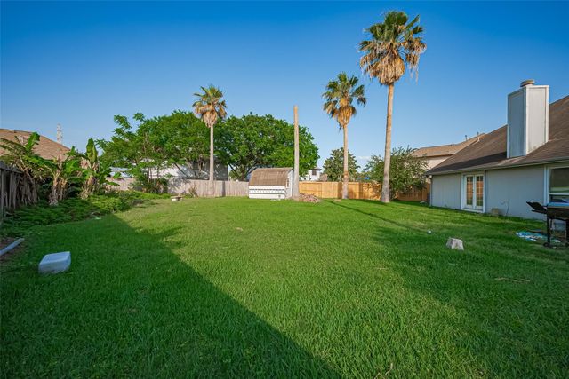 606 Oak Hill Drive, Kemah, TX 77565