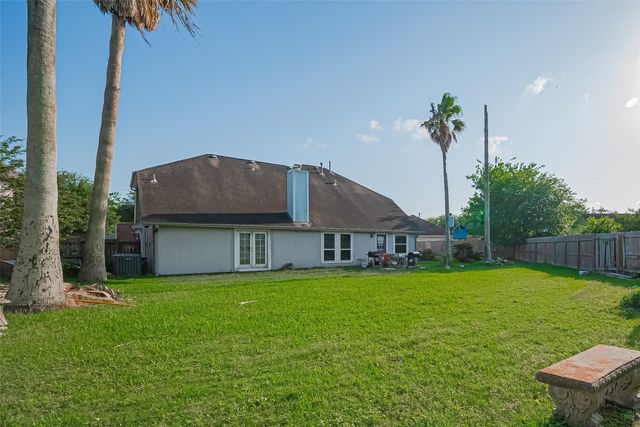 606 Oak Hill Drive, Kemah, TX 77565