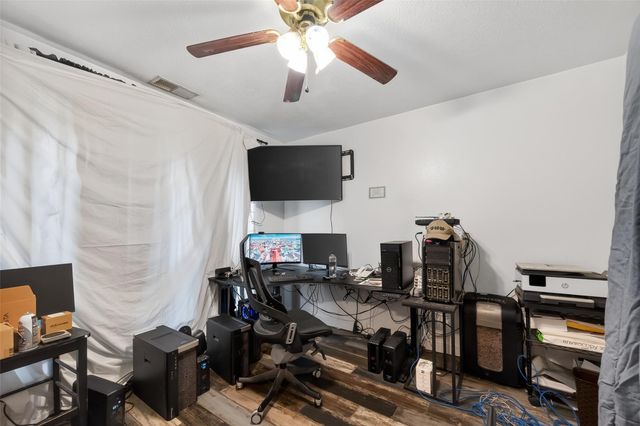 606 Oak Hill Drive, Kemah, TX 77565