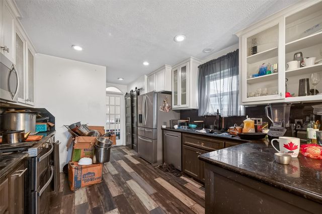606 Oak Hill Drive, Kemah, TX 77565