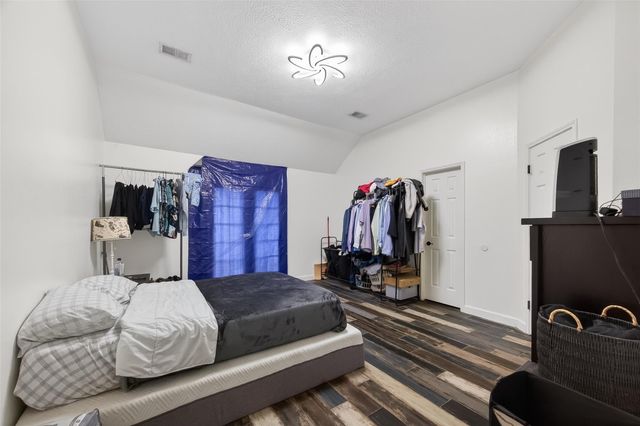 606 Oak Hill Drive, Kemah, TX 77565