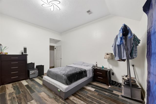 606 Oak Hill Drive, Kemah, TX 77565