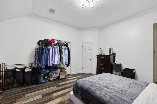 606 Oak Hill Drive, Kemah, TX 77565