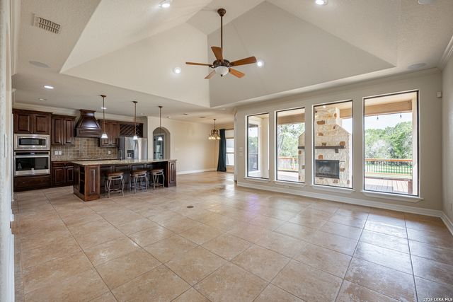 10406 Rinderfarm, New Braunfels, TX 78132