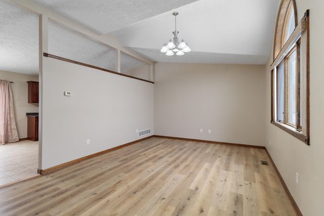 7800 Eider Avenue, Hobart, IN 46342