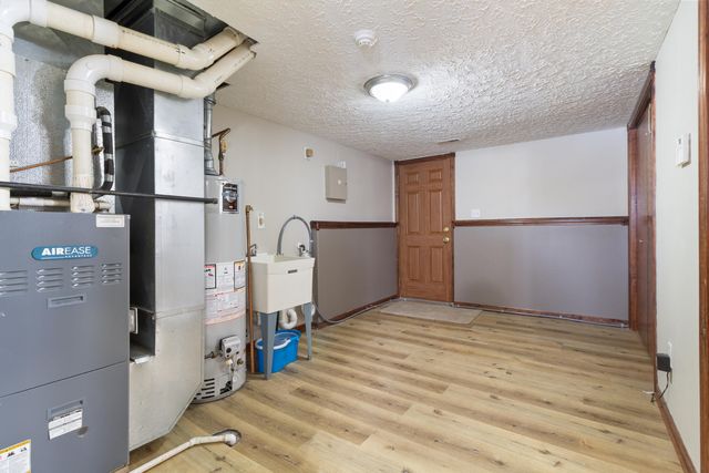 7800 Eider Avenue, Hobart, IN 46342