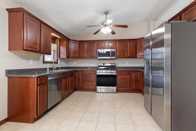 7800 Eider Avenue, Hobart, IN 46342