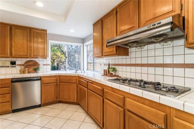 29033 Shadow Valley Lane, Saugus, CA 91390