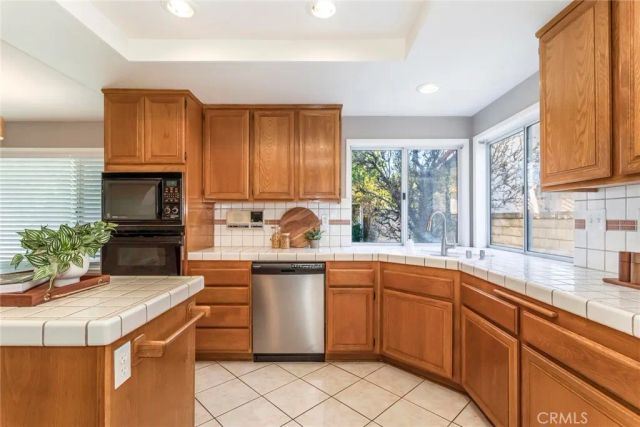 29033 Shadow Valley Lane, Saugus, CA 91390