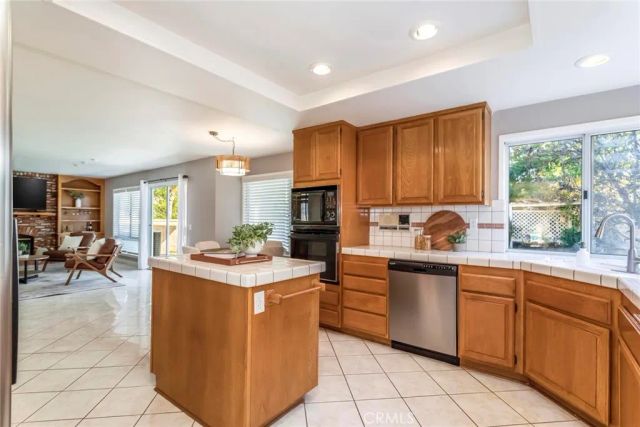 29033 Shadow Valley Lane, Saugus, CA 91390