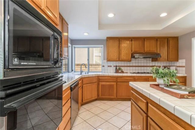 29033 Shadow Valley Lane, Saugus, CA 91390