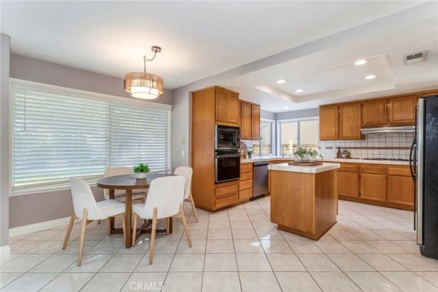 29033 Shadow Valley Lane, Saugus, CA 91390