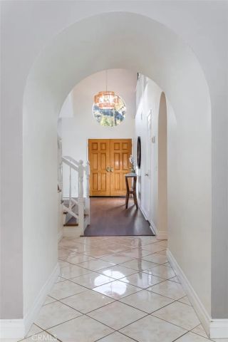 29033 Shadow Valley Lane, Saugus, CA 91390