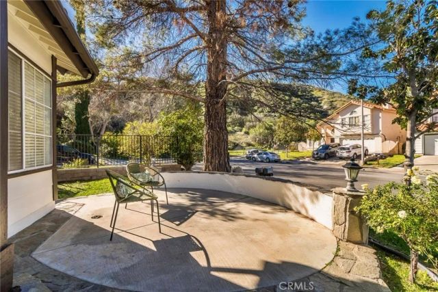 29033 Shadow Valley Lane, Saugus, CA 91390