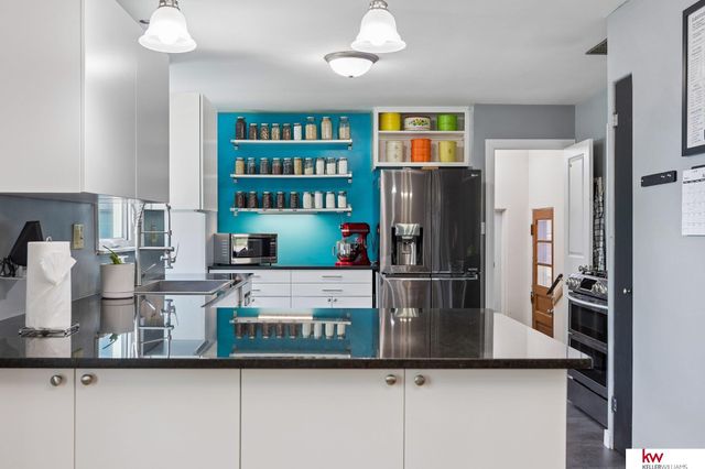 1003 Parkway Drive, Bellevue, NE 68005