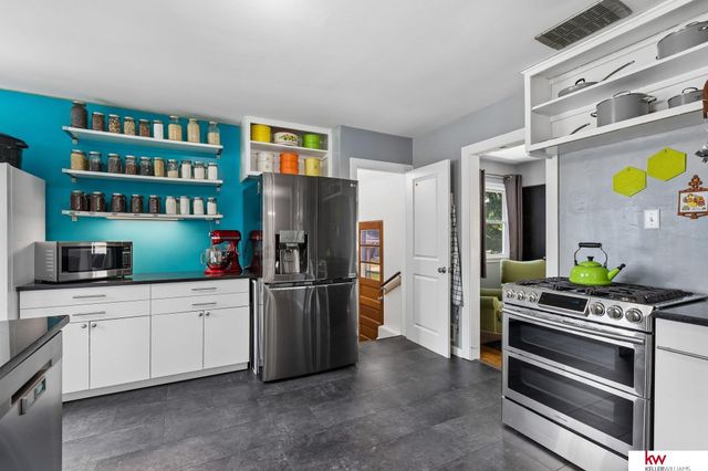 1003 Parkway Drive, Bellevue, NE 68005