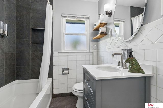 1003 Parkway Drive, Bellevue, NE 68005