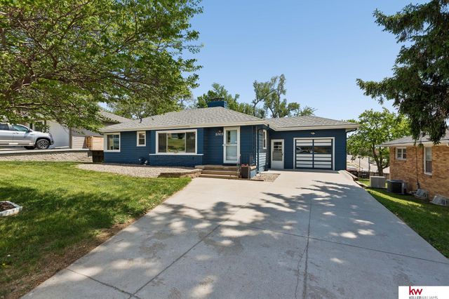 1003 Parkway Drive, Bellevue, NE 68005