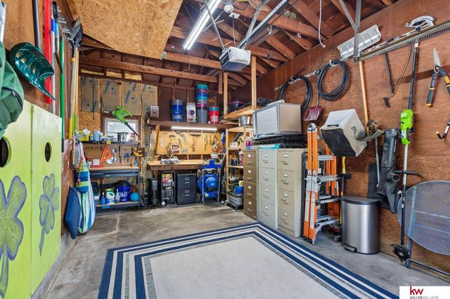 1003 Parkway Drive, Bellevue, NE 68005