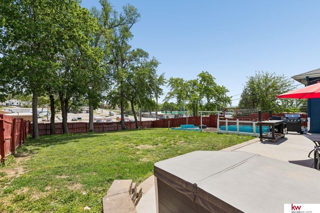1003 Parkway Drive, Bellevue, NE 68005